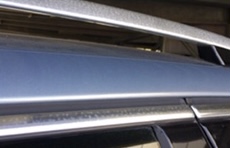 メルセデスメッキモール 窓枠 の白い染み 水垢の正体は メッキ加工nakarai