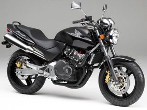 250cc直4の鋭い走りで蜂の様に刺す！ホンダ『ホーネット』